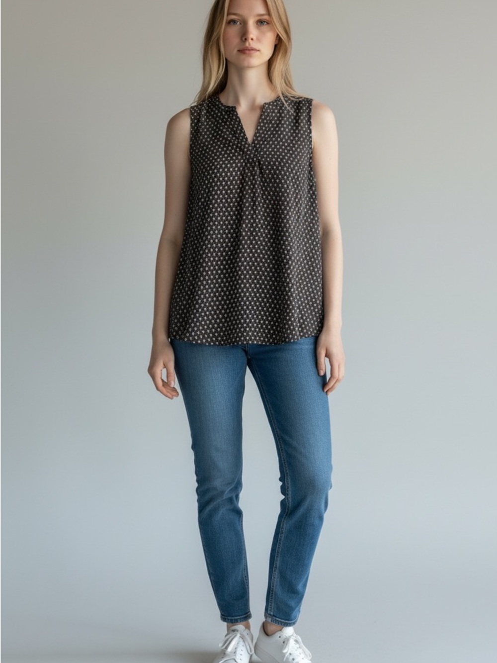 Women's Loft Black Sleeveless Blouse With White Geometric Print Size MP